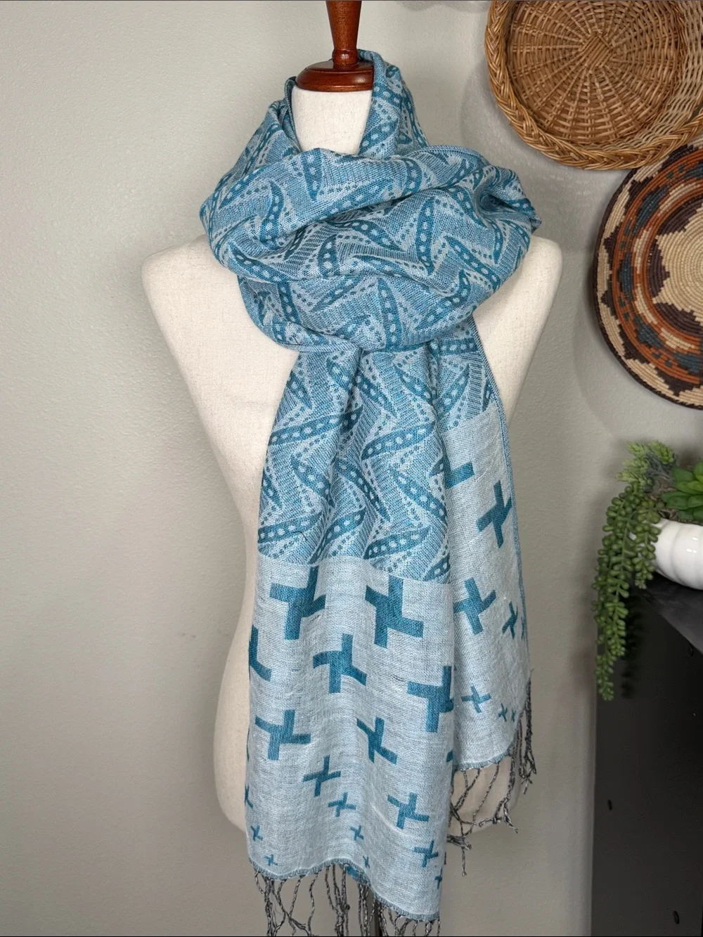 Gorgeous Pashmina Silk Blue Textured Scarf Soft Large